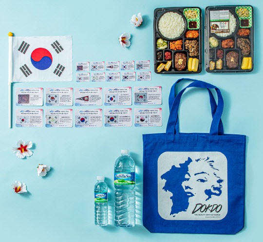 국내 기업들이 태극기와 독도 등을 활용한 '애국심 마케팅'을 펼치고 있다. 사진은 GS25가 선보인 독도사랑 에코백과 태극기 알리기 도시락. <GS리테일 제공>